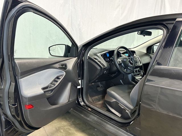 2012 Ford Focus 4dr Sedan SE - 23081973 - 12
