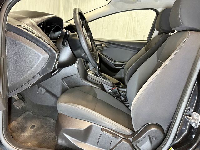 2012 Ford Focus 4dr Sedan SE - 23081973 - 14