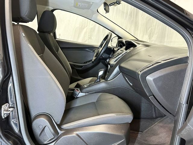 2012 Ford Focus 4dr Sedan SE - 23081973 - 15