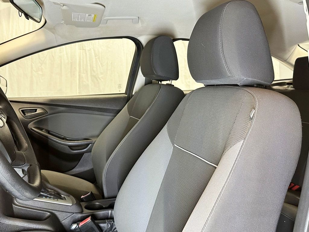 2012 Ford Focus 4dr Sedan SE - 23081973 - 16