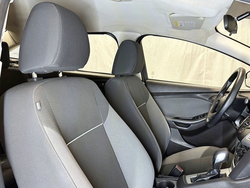 2012 Ford Focus 4dr Sedan SE - 23081973 - 17