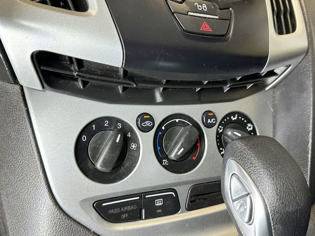2012 Ford Focus 4dr Sedan SE - 23081973 - 23