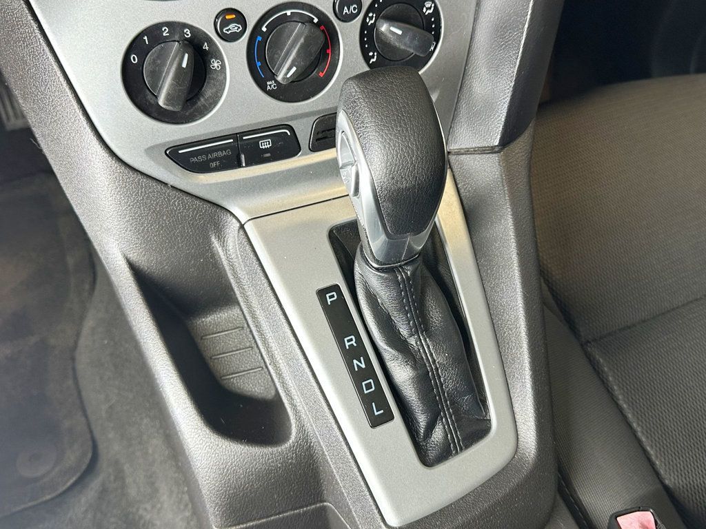 2012 Ford Focus 4dr Sedan SE - 23081973 - 24