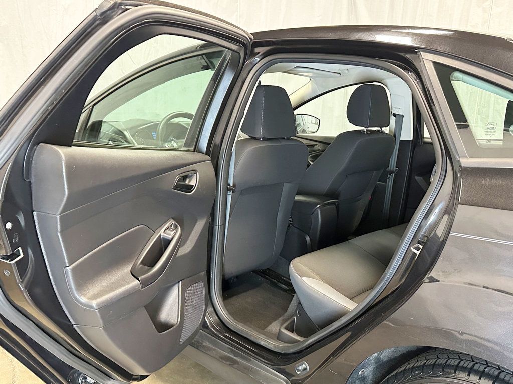 2012 Ford Focus 4dr Sedan SE - 23081973 - 27
