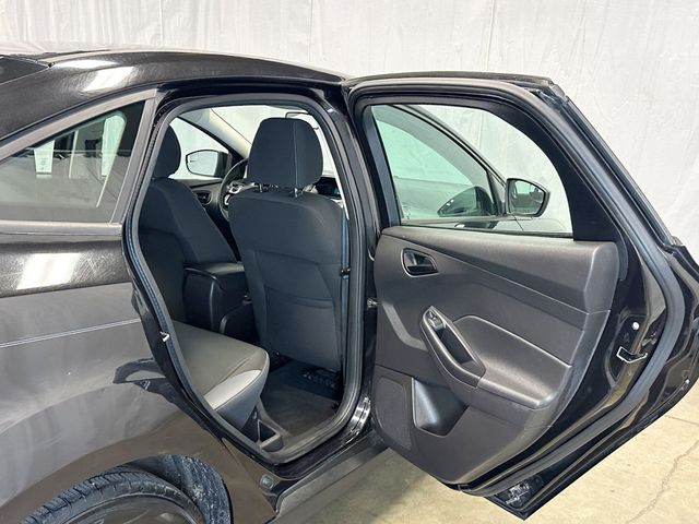 2012 Ford Focus 4dr Sedan SE - 23081973 - 28