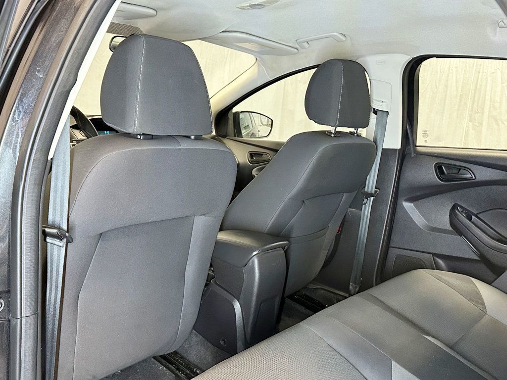 2012 Ford Focus 4dr Sedan SE - 23081973 - 29