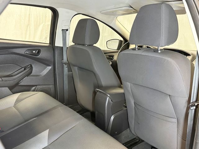 2012 Ford Focus 4dr Sedan SE - 23081973 - 30