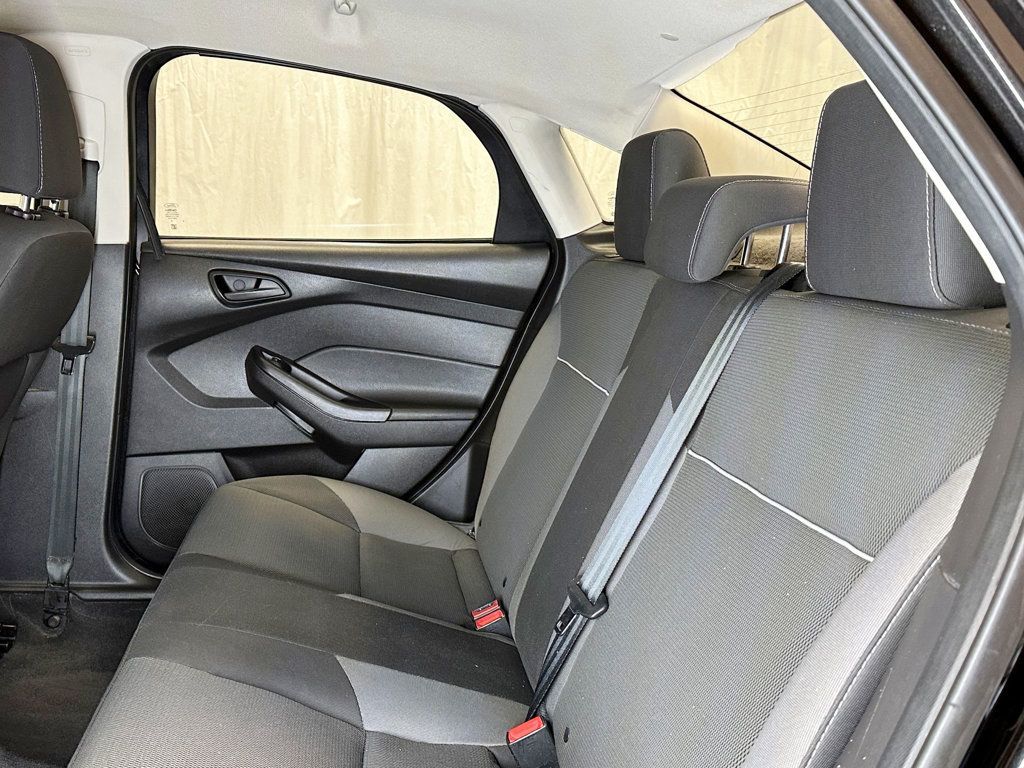 2012 Ford Focus 4dr Sedan SE - 23081973 - 31