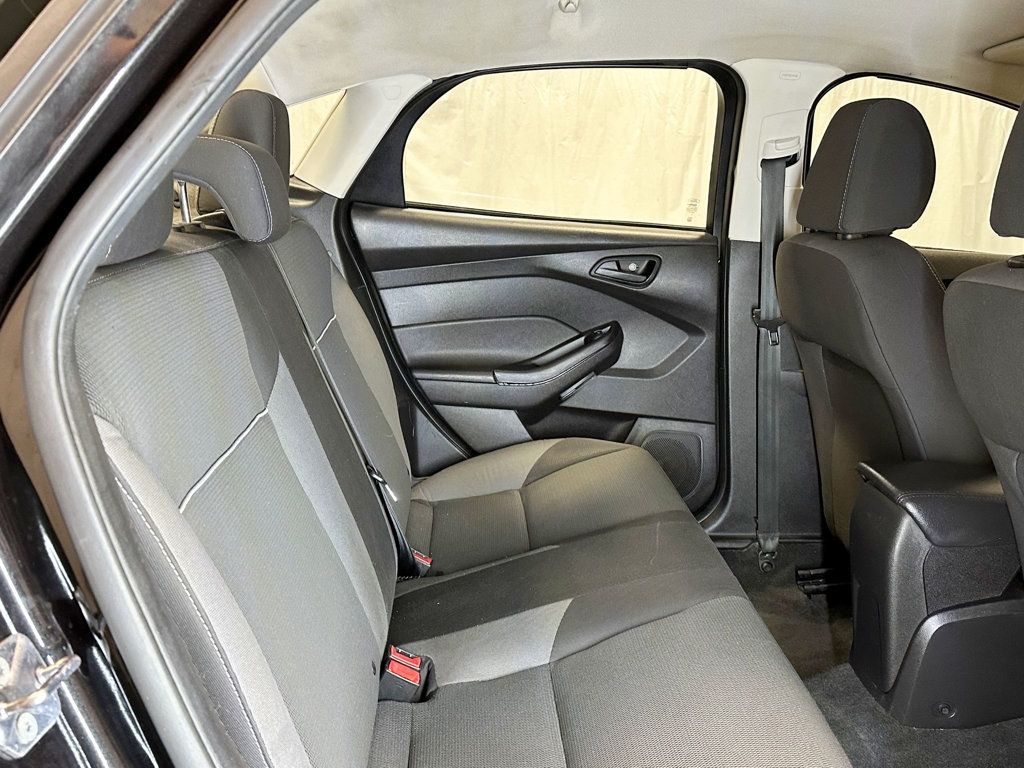 2012 Ford Focus 4dr Sedan SE - 23081973 - 32