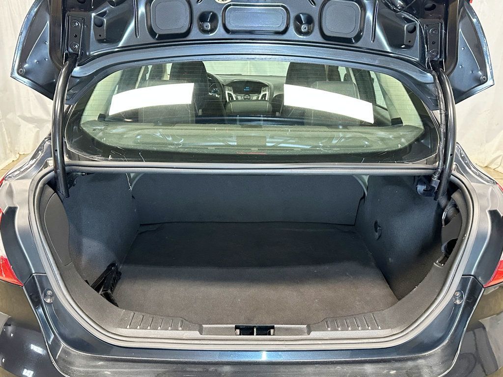 2012 Ford Focus 4dr Sedan SE - 23081973 - 33