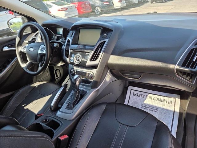 2012 Ford Focus 4dr Sedan Titanium - 23008016 - 17