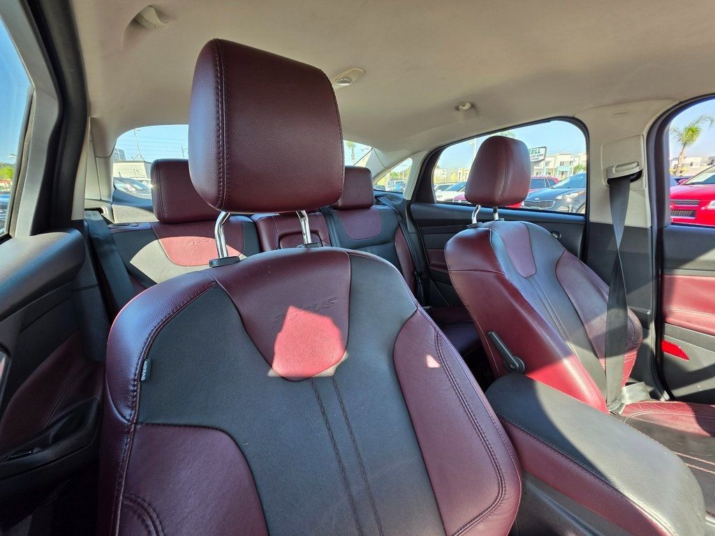 2012 Ford Focus 4dr Sedan Titanium - 22937410 - 9