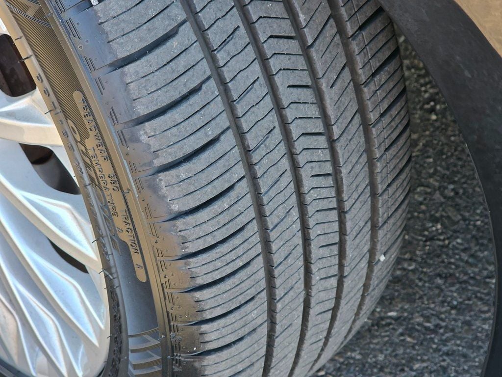 2012 Ford Focus 4dr Sedan Titanium - 22937410 - 11