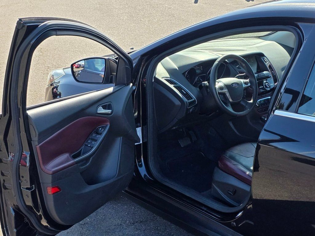 2012 Ford Focus 4dr Sedan Titanium - 22937410 - 39