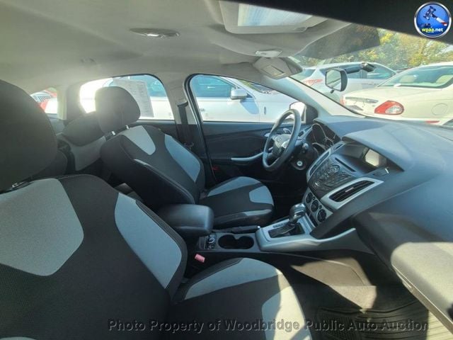 2012 Ford Focus 5dr Hatchback SE - 22933406 - 10
