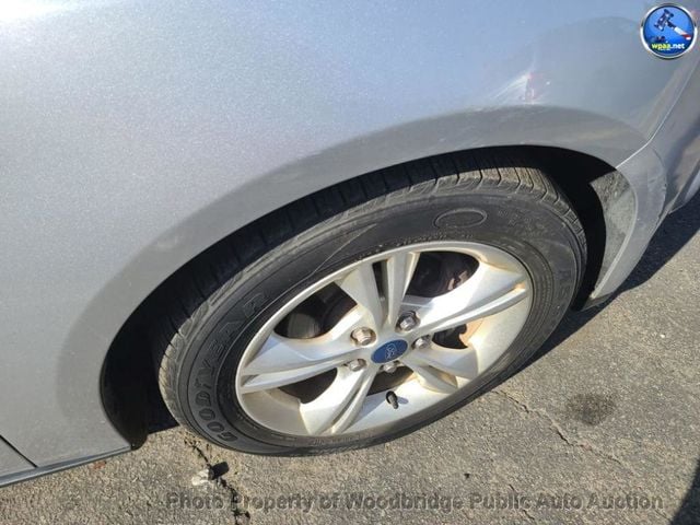 2012 Ford Focus 5dr Hatchback SE - 22933406 - 12