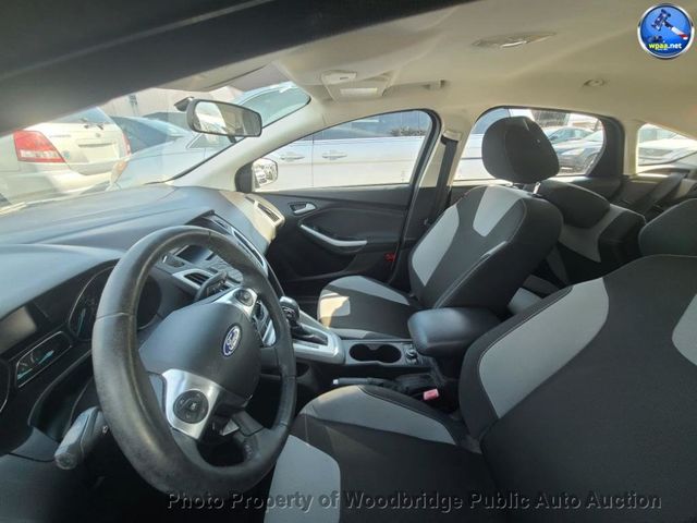 2012 Ford Focus 5dr Hatchback SE - 22933406 - 8
