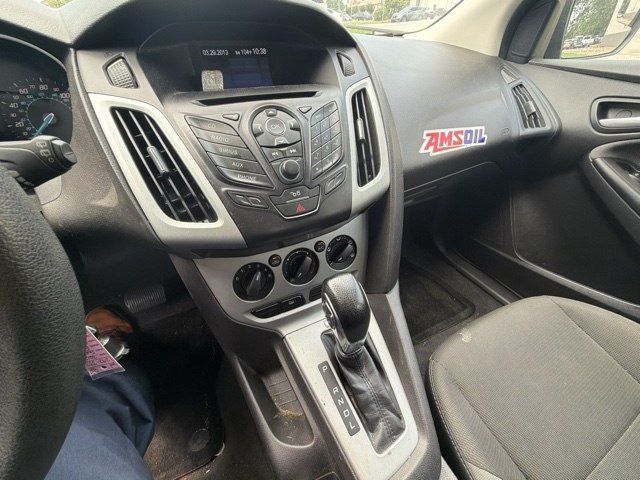 2012 Ford Focus 5dr Hatchback SE - 23047788 - 11