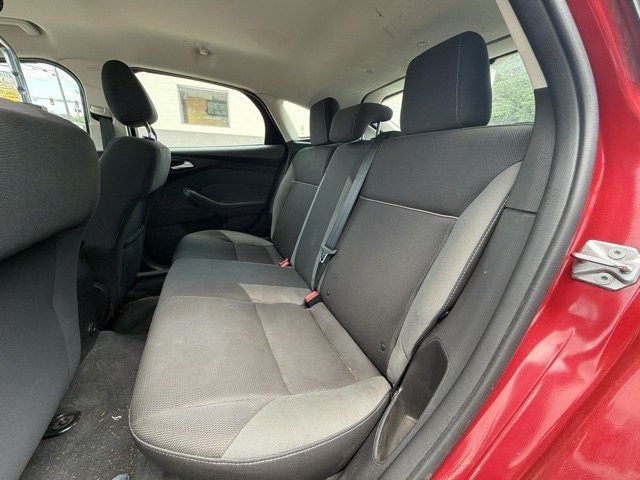 2012 Ford Focus 5dr Hatchback SE - 23047788 - 12
