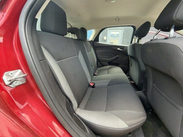 2012 Ford Focus 5dr Hatchback SE - 23047788 - 13