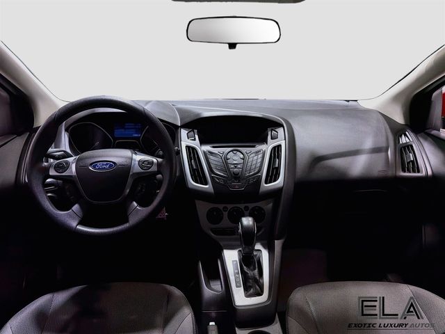 2012 Ford Focus 5dr Hatchback SE - 23047788 - 19