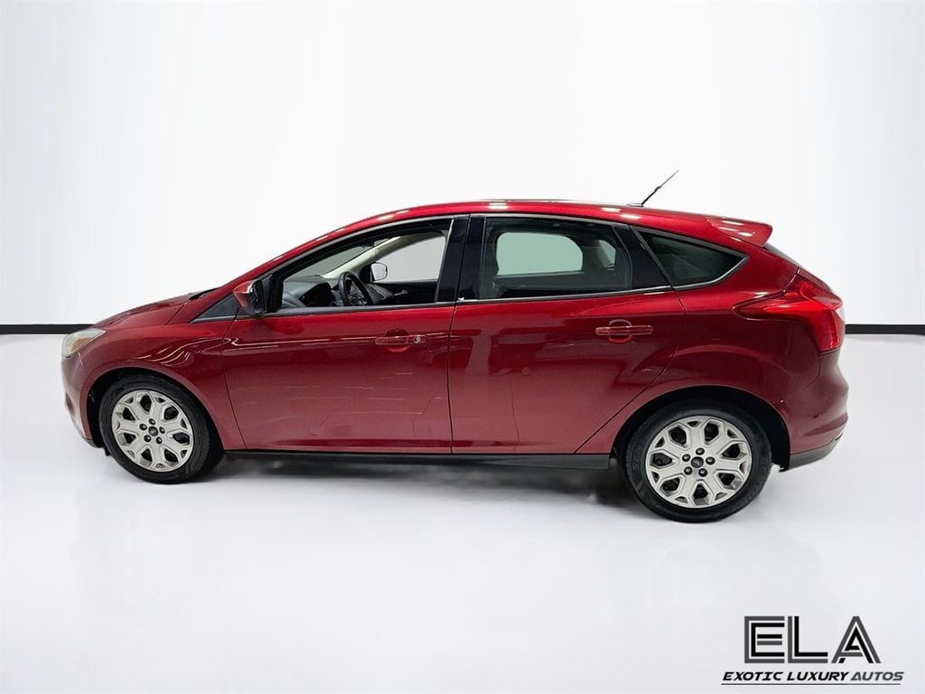 2012 Ford Focus 5dr Hatchback SE - 23047788 - 4