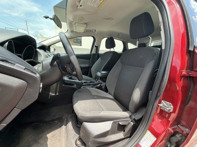 2012 Ford Focus 5dr Hatchback SE - 23047788 - 8