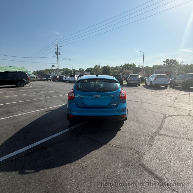 2012 Ford Focus FOCUS HATCHBACK TITANIUM W/ MOONROOF & TECH PACKAGE - 23058673 - 11