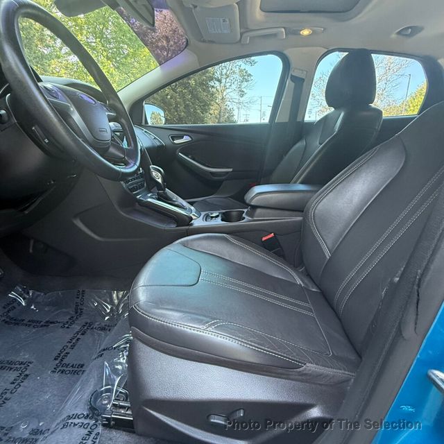 2012 Ford Focus FOCUS HATCHBACK TITANIUM W/ MOONROOF & TECH PACKAGE - 23058673 - 21