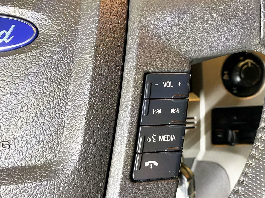 2012 Ford F-150 4WD SuperCrew 145" SVT Raptor - 22987091 - 32