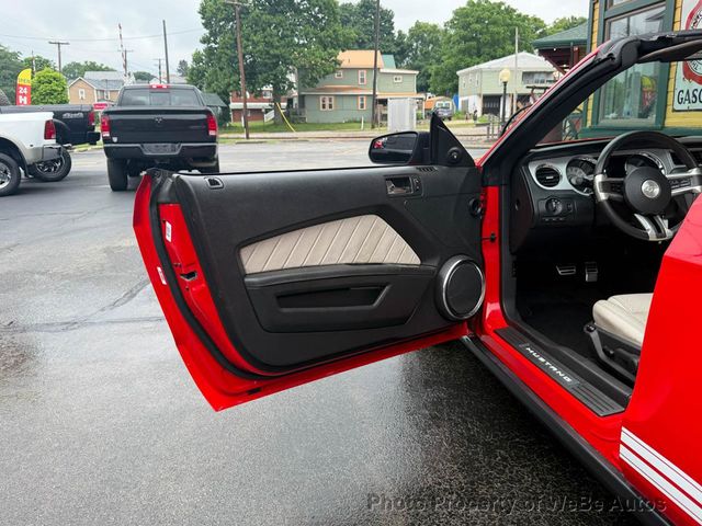 2012 Ford Mustang 2dr Convertible V6 Premium - 23052840 - 17