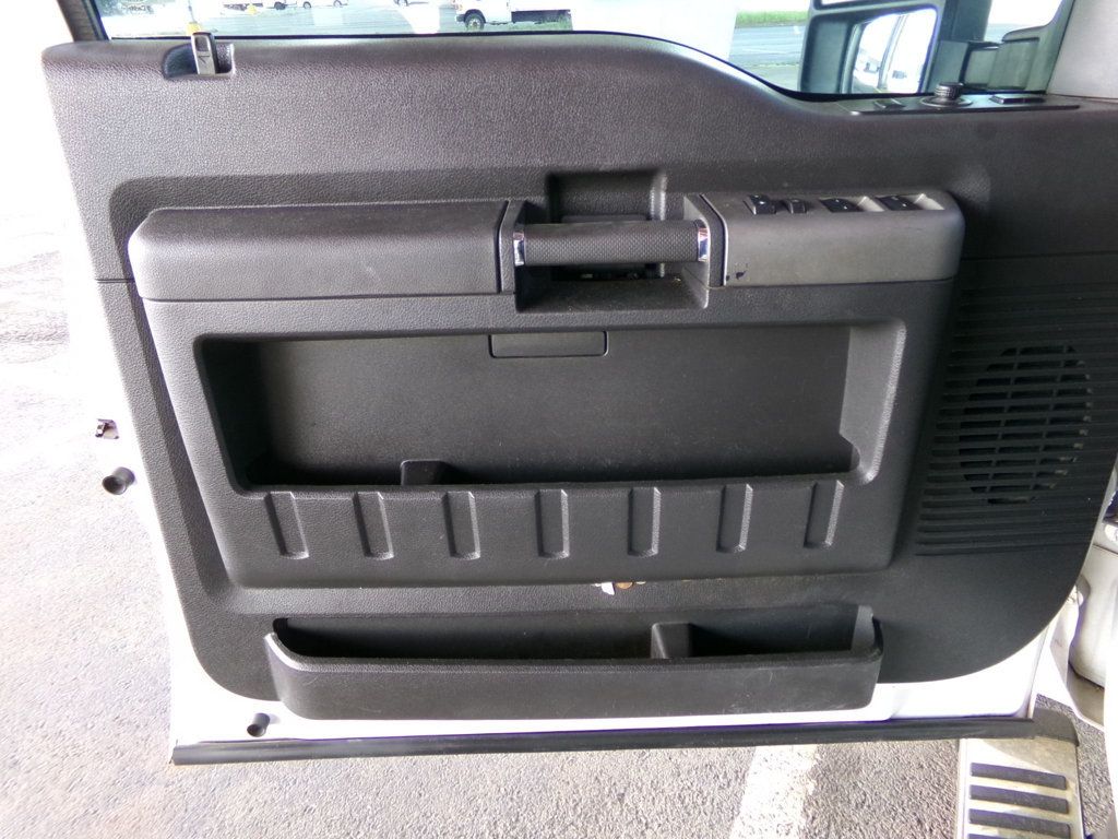 2012 Ford Super Duty F-450 DRW 4WD Crew Cab 172" Lariat - 22994697 - 8