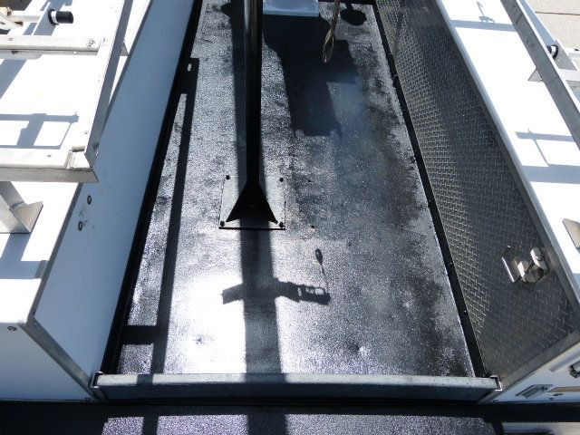 2012 Ford Super Duty F-550 DRW 6.8L V10 GAS*XL*2WD*REG CAB*37FT. PLATFORM HEIGHT "ALTEC" BUCKET - 23008067 - 28