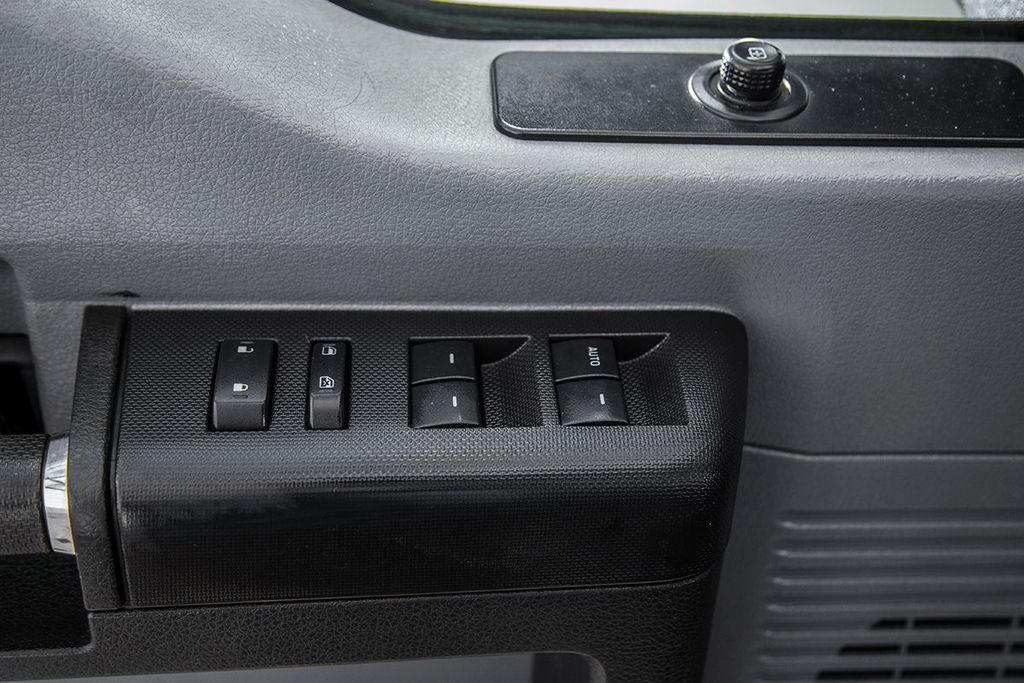 2012 Ford Super Duty F-550 DRW F-550 CREW CAB 4X4 FLAT BED - 15537887 - 32