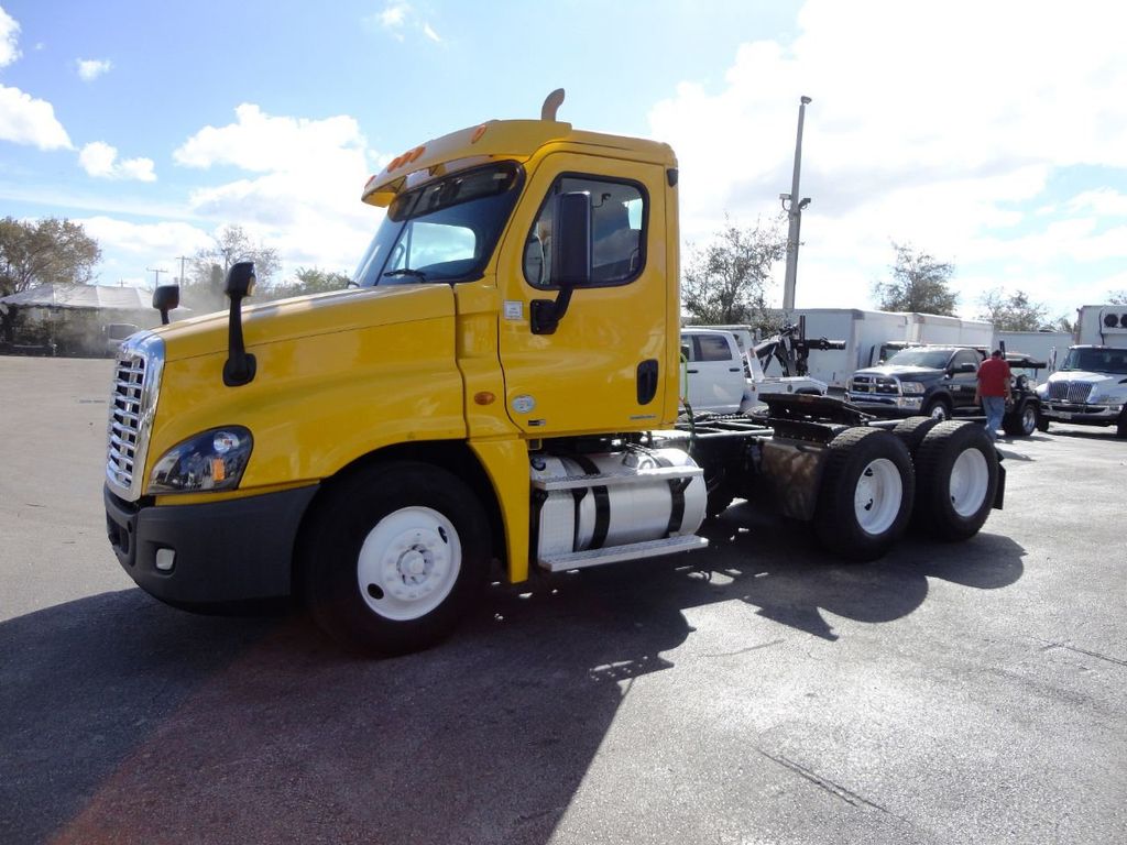 2012 Freightliner Cascadia CA125 TANDEM AXLE DAY CAB. - 18603739 - 9