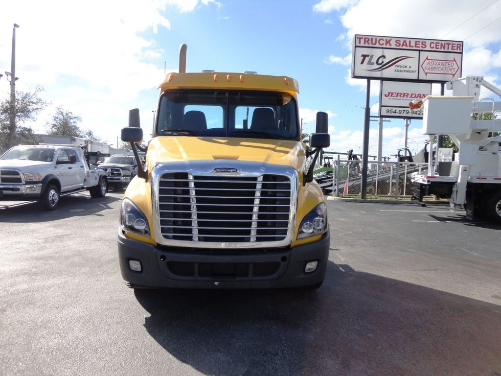 2012 Freightliner Cascadia CA125 TANDEM AXLE DAY CAB. - 18603739 - 10
