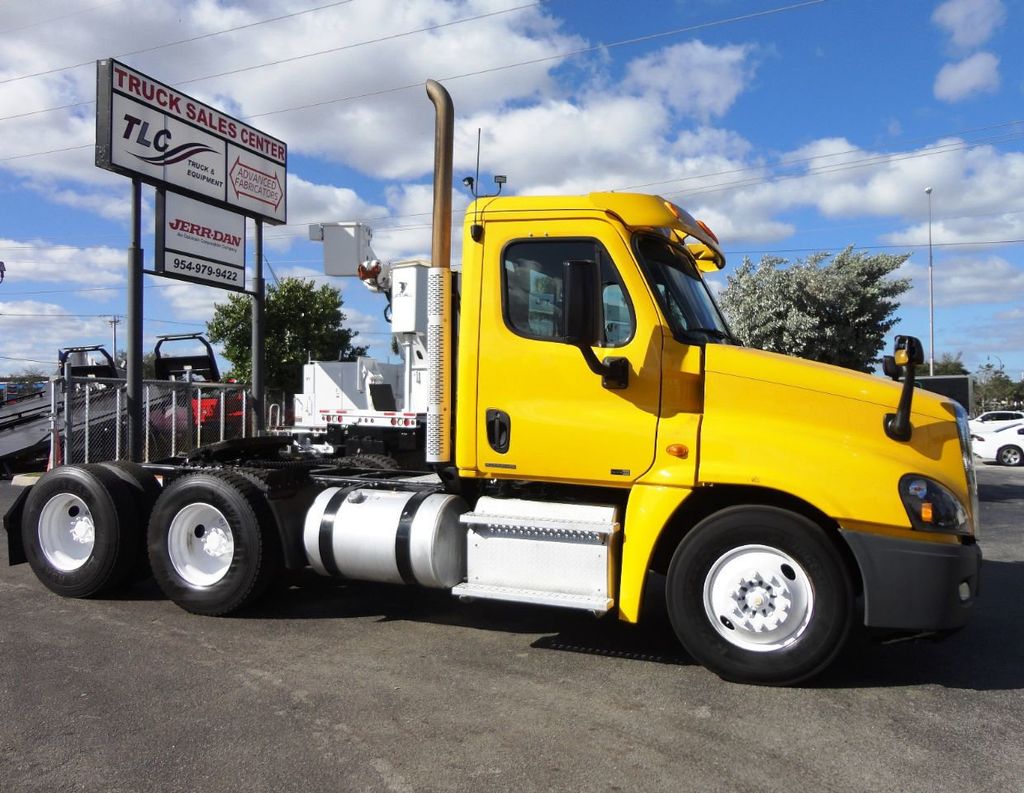 2012 Freightliner Cascadia CA125 TANDEM AXLE DAY CAB. - 18603739 - 2