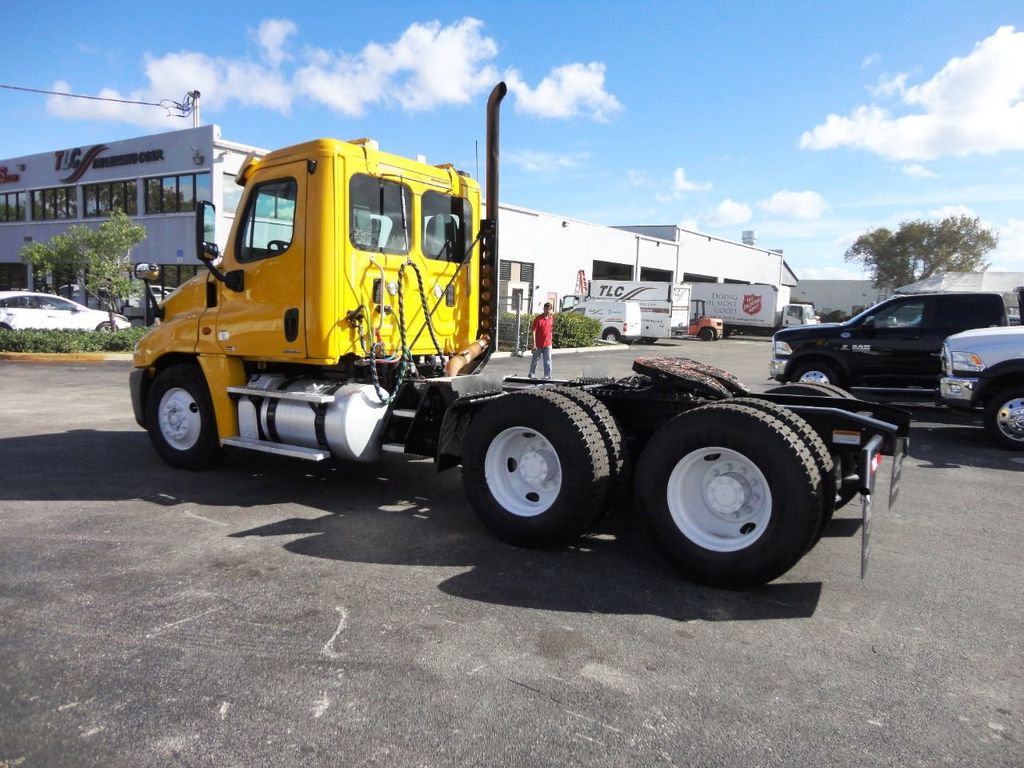 2012 Freightliner Cascadia CA125 TANDEM AXLE DAY CAB. - 18603739 - 7