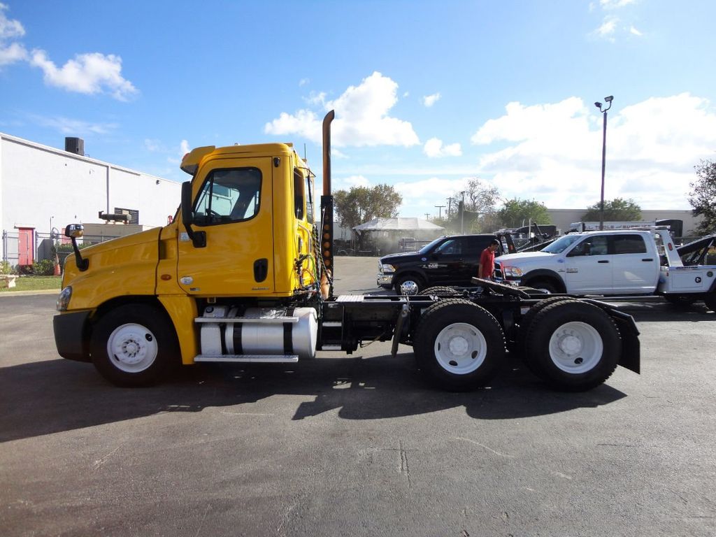 2012 Freightliner Cascadia CA125 TANDEM AXLE DAY CAB. - 18603739 - 8