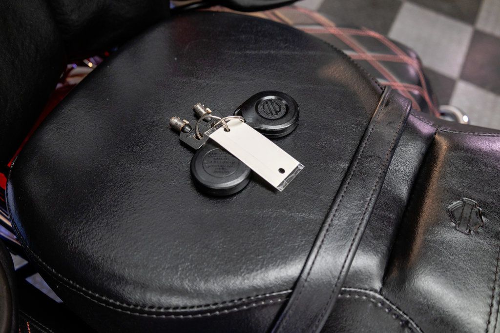 2012 Harley-Davidson FLHTCU Ultra Classic NICE TOURING BIKE!!! - 22942275 - 31