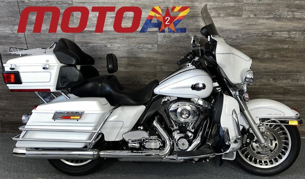 2012 Harley-Davidson FLHTCU Ultra Classic Electra Glide SUPER CLEAN! - 22435160 - 0