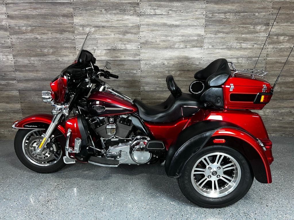 2012 Harley-Davidson FLHTCUTG Triglide Ultra Classic LOW MILES! - 22773212 - 10