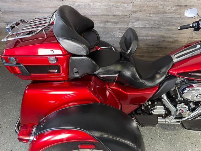 2012 Harley-Davidson FLHTCUTG Triglide Ultra Classic One Owner! - 23024442 - 7