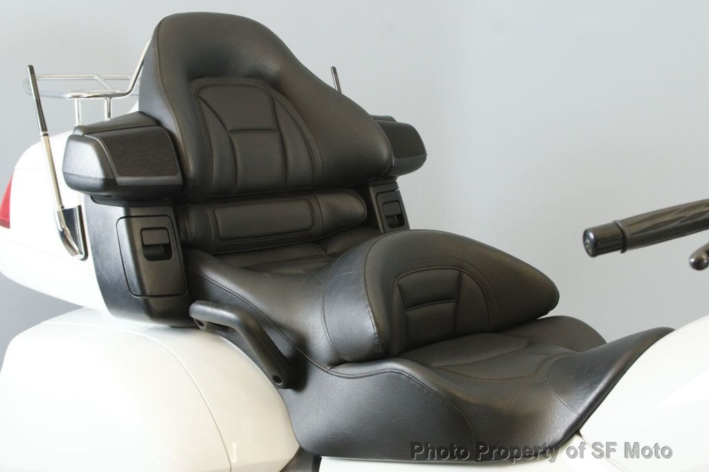 2012 Honda Gold Wing Includes Warranty! - 22909738 - 28