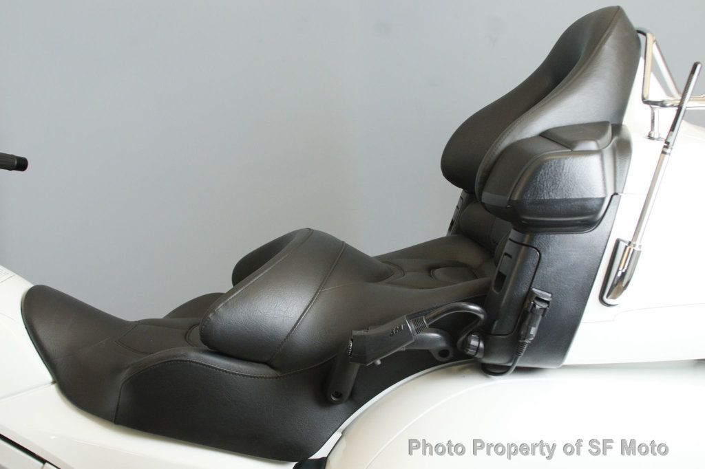 2012 Honda Gold Wing Includes Warranty! - 22909738 - 31