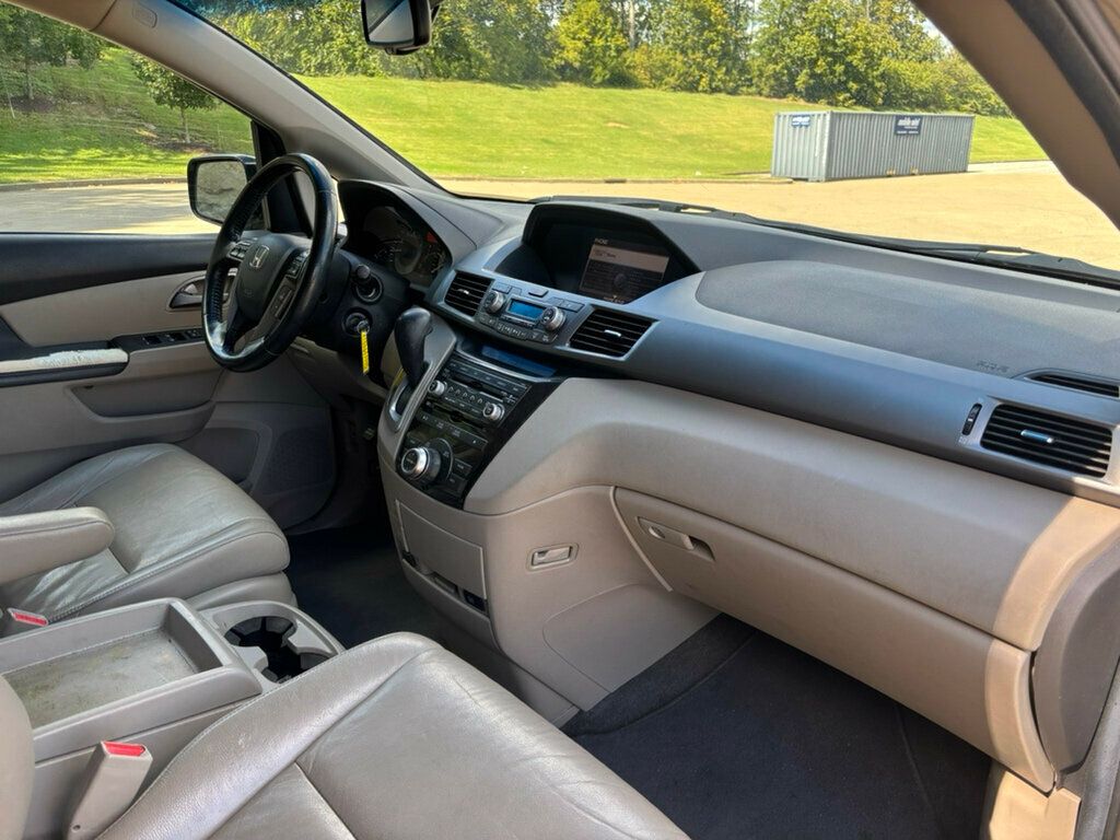 2012 Honda Odyssey Touring photo 4