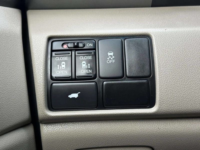 2012 Honda Odyssey 5dr EX-L - 23008655 - 31