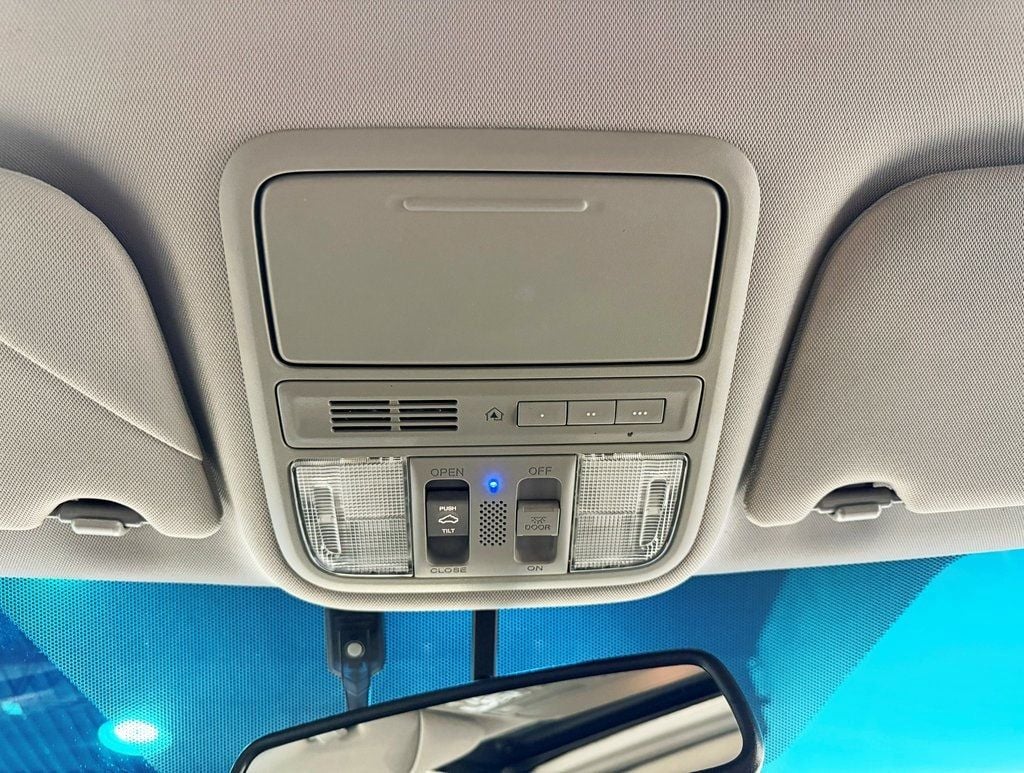 2012 Honda Odyssey Touring - 22929054 - 19