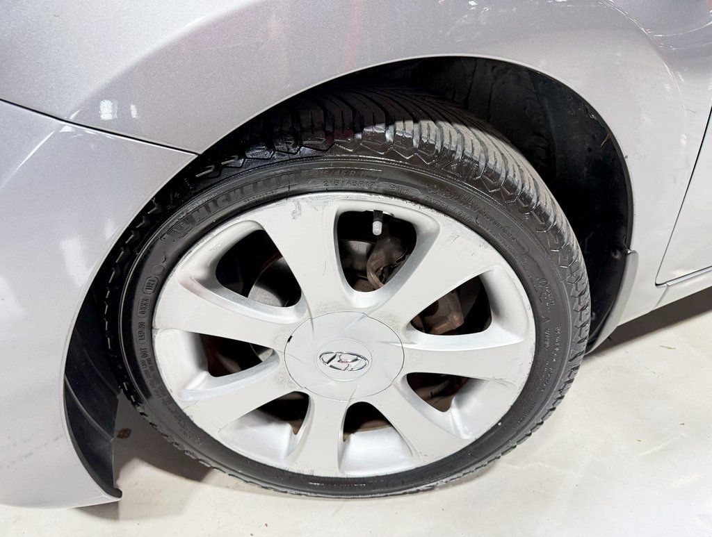2012 Hyundai Elantra Limited photo 2
