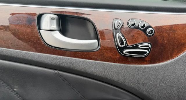 2012 Hyundai Equus 4dr Sedan Signature - 22913575 - 8